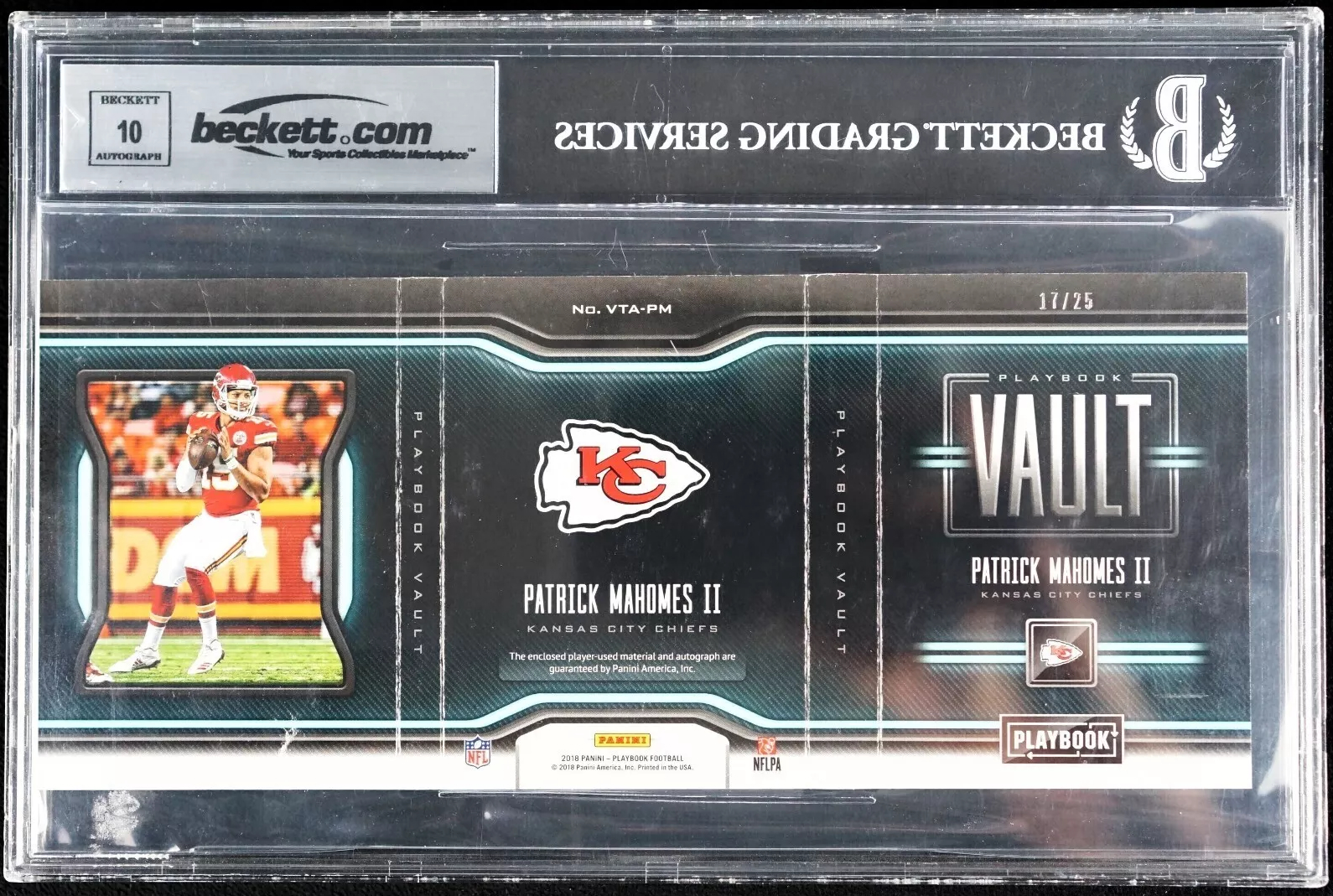 Back of 2018 Panini Playbook Vault Tri Fold Jersey Autograph Patrick Mahomes II #7 /25