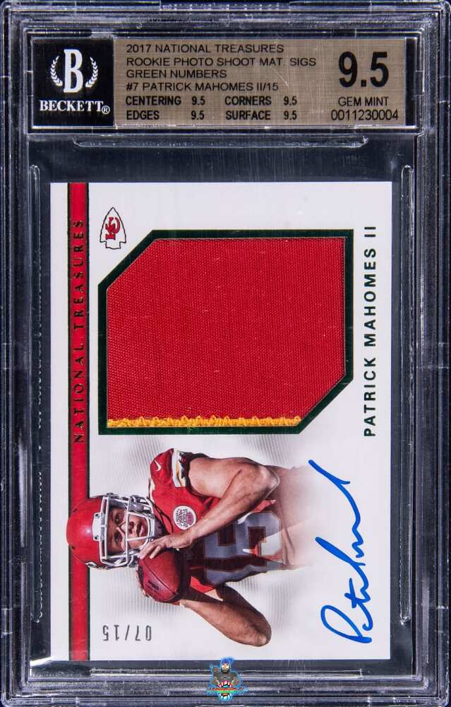2017 National Treasures Rookie Material Signature Green Numbers Patrick Mahomes II #7 /15