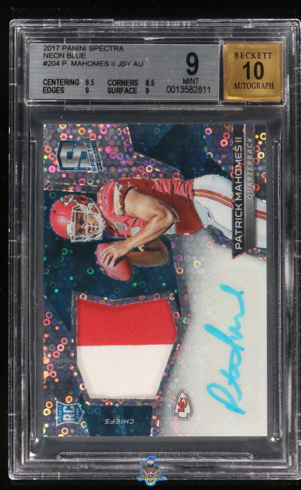 2017 Panini Spectra Patch Autograph Neon Blue Patrick Mahomes II #204 /75