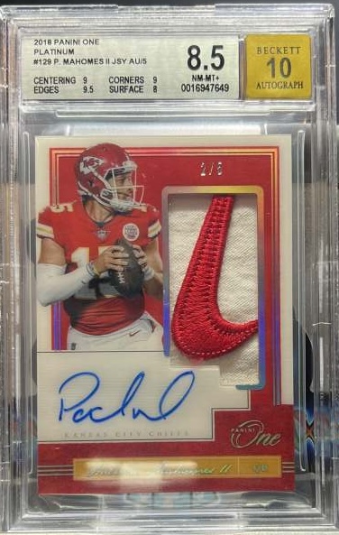 2018 Panini One Red Jersey Patch Autograph Platinum Patrick Mahomes II #129 /5