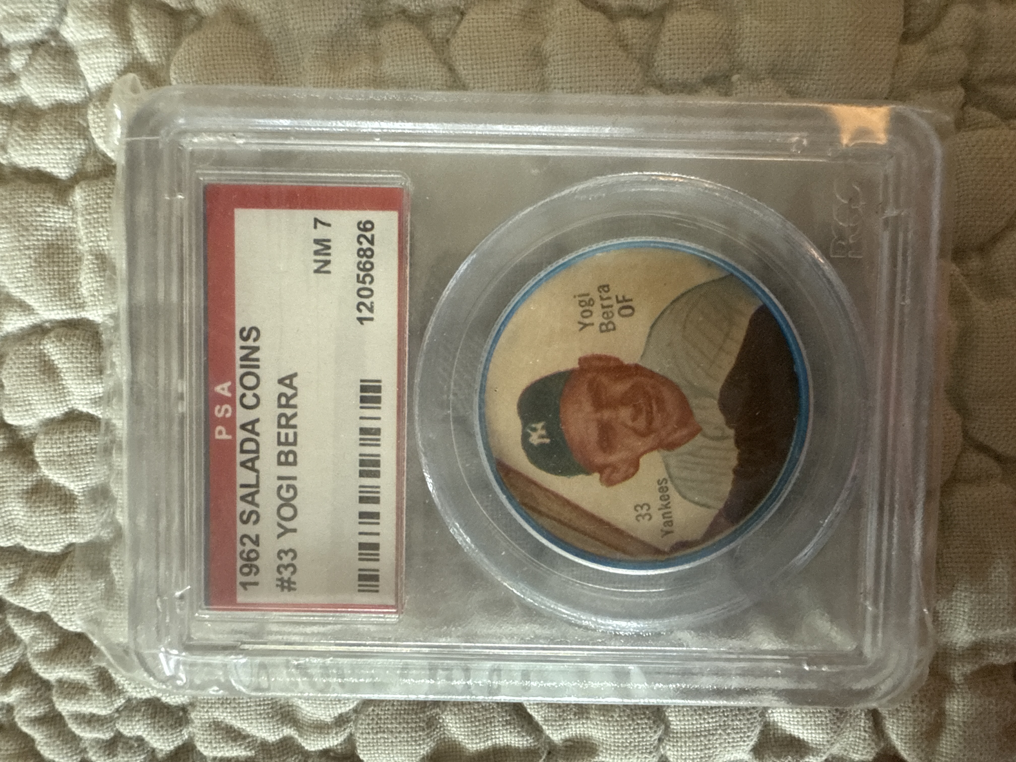 1962 Salada Coins Yogi Berra #33