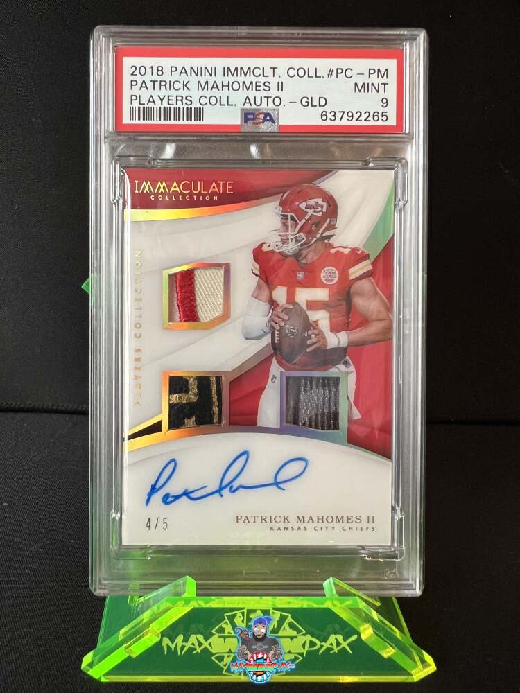 2018 Panini Immaculate Collection Players Collection Materials Autograph Gold Patrick Mahomes II #41 /5