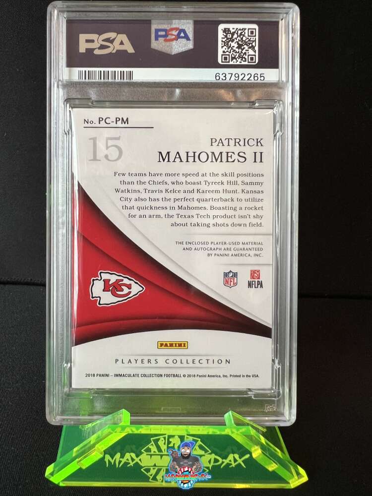 Back of 2018 Panini Immaculate Collection Players Collection Materials Autograph Gold Patrick Mahomes II #41 /5