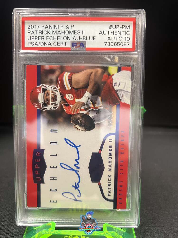 2017 Panini Plates and Patches Upper Echelon Autograph Blue Patrick Mahomes II #11 /10